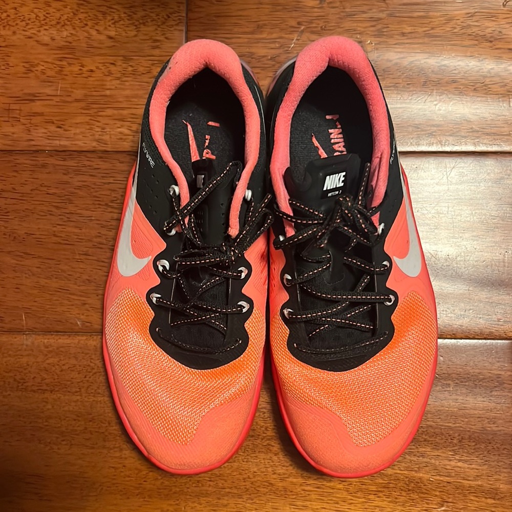 Nike metcon 2 (bright salmon color 🍣)
